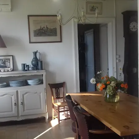 La Maison Rose A St Yaguen ベッド・アンド・ブレックファスト